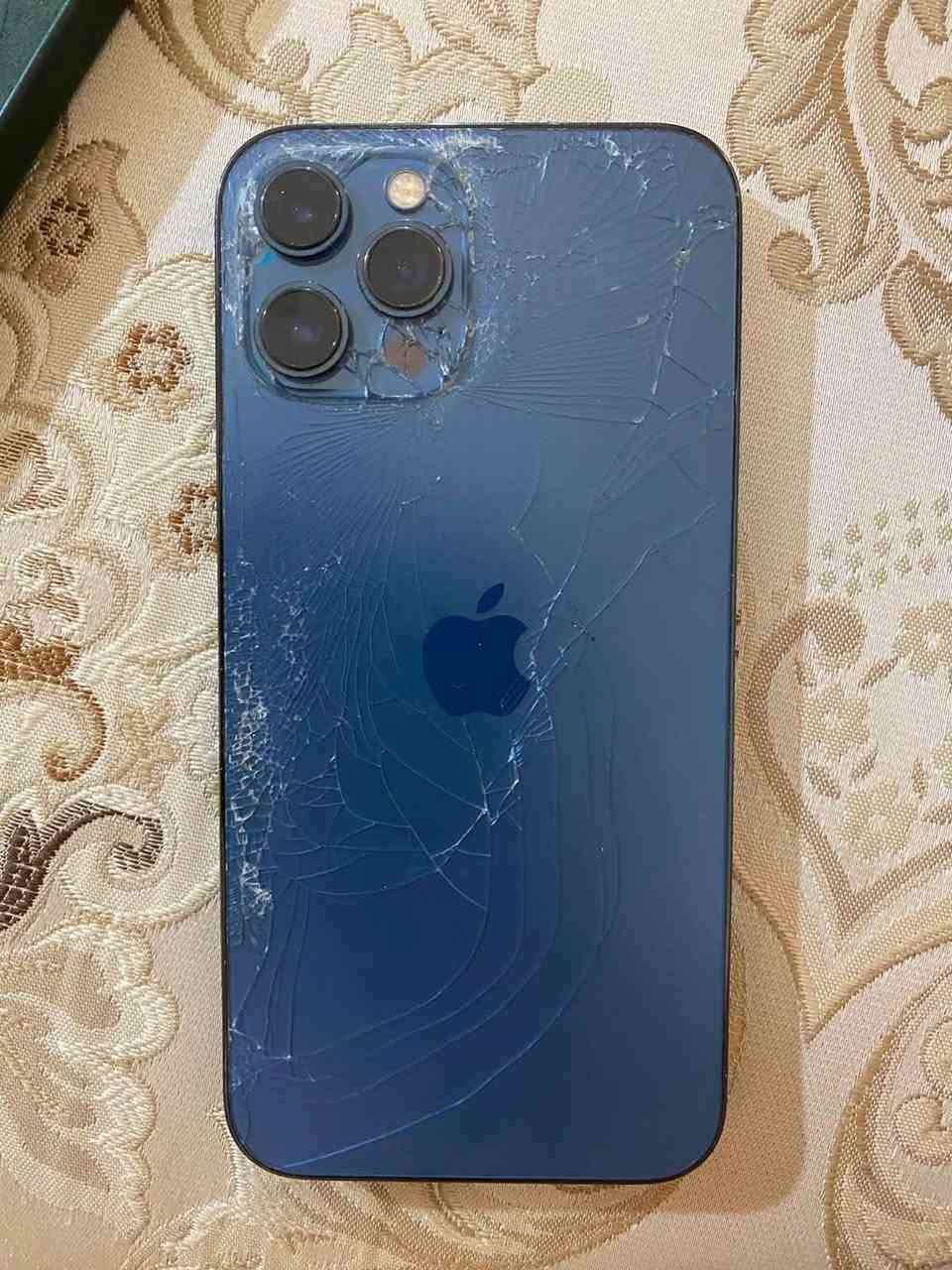 ايفون 12 برو ماكس • ٢٥٦ • ظهر مكسور