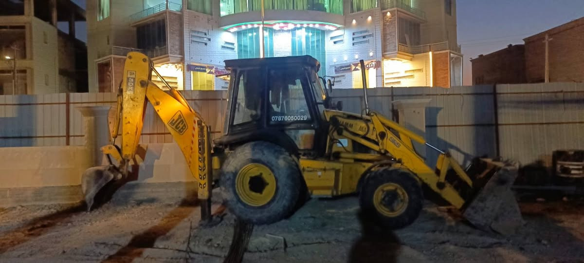 سلام عليكم jcb للبيع موديل 2000 جاهزه للعمل ***********
