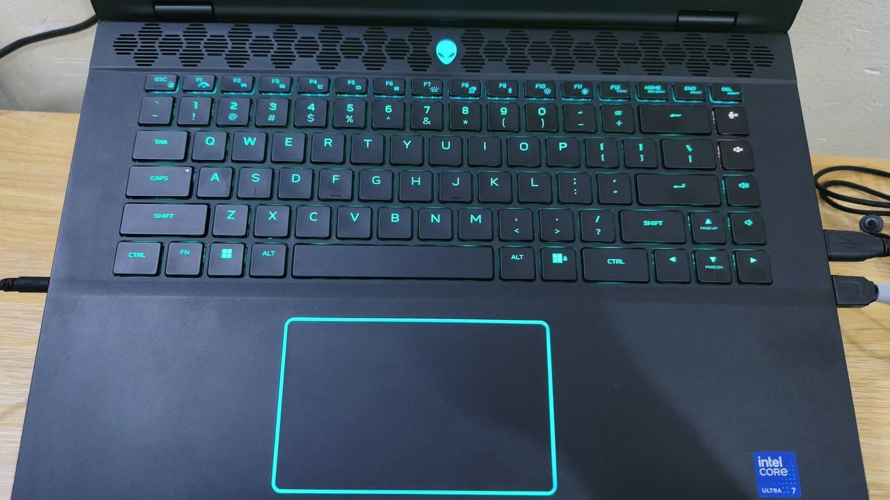 لابتوب Alienware M16 R2 للبيع من اكثر الابتوبات قوة وجودة ومتانة بالعالم 
اعلى فئة بلابتوبات ديل
 اوبن بوكس اخو الجديد استخدام قليل جدا وخفيف ( كأنما تفتحه من الكارتون ) 
Core 7 155H 
Ram 16 Gb  DDR5  5600 MHz
RTX4070 - FULL 140W
16.1 inch - 240HZ - QHD 2.5k

يجي مع شاحنته الاصلية 240w 

سعره مليون و975 وبي مجال بسيط
العنوان : البصرة الاصمعي الجديد + اكدر ادزه توصيل
الرقم : ***********
