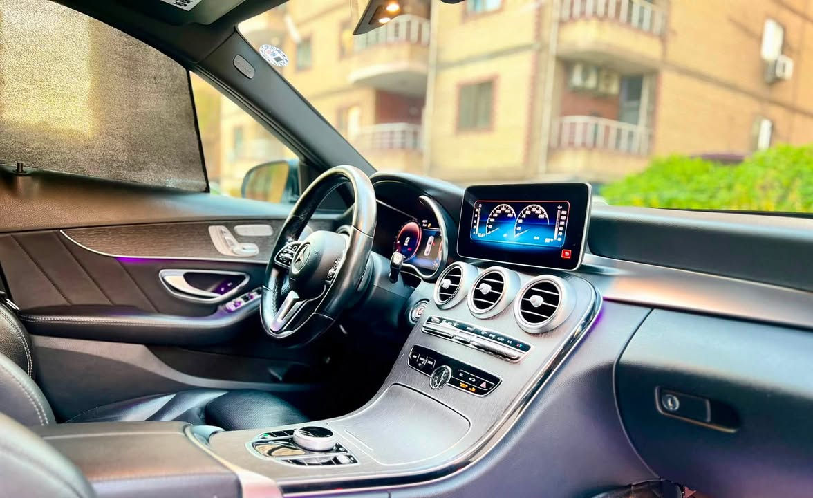 Mercedes Benz-C(class)300_AMG———————————————————————
🎗️اللون//شمباني (مميز)
🎗️الموديل(2020)..
🎗️عداد المسافة// (٤٠ ألف)..
🎗️رقم السيارة (اربيل) الدولي..
🎗️مكان السيارة—(بغداد)✅✅
———————————————
🎖️🎖️مواصفات وتفاصيل السيارة …
**بانوراما عله طول السقف(أسود)..
**المحرك//2.0لتر توربو -4سلندر.
**ناقل حركة(9نمر)..
**عدادات ديجيتال متغيرة(3)وضعيات..
**شاشة معلومات وسطية(حجم كبير).
**تحكمات كاملة بالستيرن☑️
**جامات نظام الفوتو(بلادي شركة)..
**نظام ملاحة (Navigation)+(Car play)..
**حساسات امامية وخلفية+كاميرا خلفية(HD)..
**مقاعد جلد اسود ودشبول مطعم بالصاج ..
**نظام تثبيت السرعة مع رادارات أمامية وخلفية وجوانب.
**تشغيل بصمة مع نظام دخول ذكي لجميع الابواب.
**تدفئة ستيرن+أنارة محيطية (64لون)..
**بصمة ابواب مع الجنطة بصمة فتح وغلق كامل..
**كشنات الامامية تدفئة مع نظام خزن (ميموري)..
**كشنات الأمامية كهربائية .
**صندوق كهرباء+(5أنظمة قيادة).
**لايتات ليد (٨عدسات)+بك لايت ليد
*شحن وايرلس(Auto).
**سستم سماعات برومستر.
**نظام auto stop+auto hold.
**هيكل (AMG)بلادي شركة..
**ويل كب حجم (١٨)مع تخم تايرات لوك..
💬عدة ألاسعافات وجنطة كتلوكات مع تخم (ستدات)وجك مع المفتاح كاملة..
———————————————————
⚠️⚠️السيارة حادثه فقط بداية البنيد ومصبوغ عله كد شبر بدون دواخل وشاصي بشرط والايرباكات كوله سليمة وباب السايق كلير  وصار بيه طخة هنا ابو لستوته وتبدل جاملغ سايق وانصبغ فقط ومسويله بوليش وتشميع☑️☑️

💬.السيارة بدون أي خلل كير ومحرك وحداديةبشرط انطيك اياه وبدون أي خلل صفر مسج ومسويله سيرفس كامل دهن وفلاتر شركة وبطارية جديدة وتخم تايرات جدد عله وضع شركة السيارة جديدة لوك..
💬السيارة هزة وفحص جديد وسنوية محوله بسمي ثاني يوم احولك☑️☑️
———————————————————
📞📞رقمي  (***********)….
