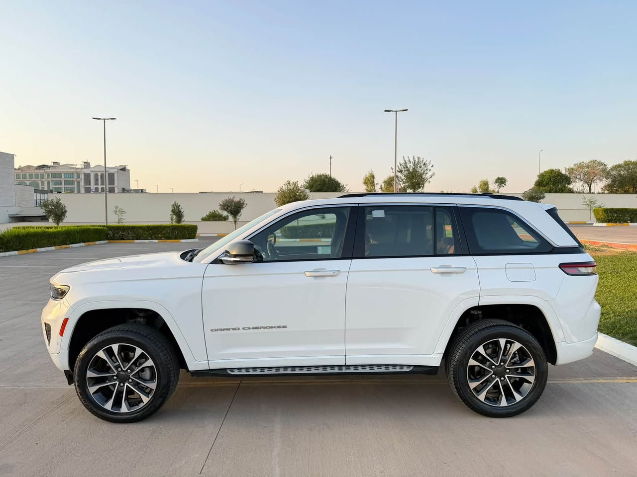 JeeP Overland 2023 وكالة هارلم
العداد : 33.000

فول مواصفات اعلى فئة : 1/1
6 سلندر (3600)
3 شاشات
داتاشو (سرعة بلجام)
كشنات(تدفئة-تبريد-مساج-خزن ميموري)
كشنات خلفية (تدفئة)
حساسات (360) درجة
5 كامرات (360) درجة
رادارات (360) درجة
Night Vision (ناظور ليلي)
جكات : تصعد تنزل (5وضعيات)
توقف ذاتي
بانوراما
صندوق كهربائي
مانع تصادم 
بصمه تشغيل + بصمه ابواب
تدفئه بالستيرن
نظام خرائط GPS 
مري _جانبي_تدفئة
وبعد هواي مواصفات…

ملاحظة : سيارة كفالة عامة جديدة
المكان اربيل
للاستفسار :
***********
***********
