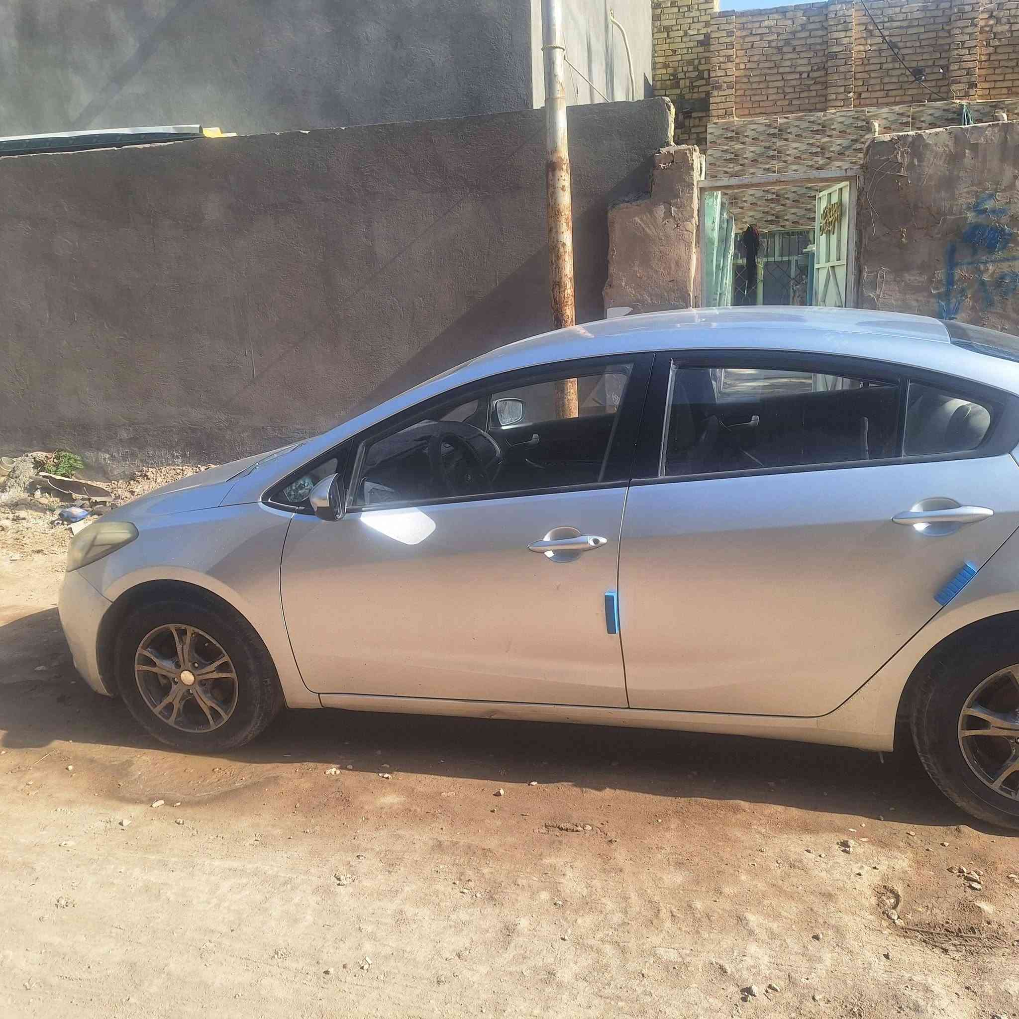للبيع كيا سيراتو 2015 خليجي 
• بيها قطعتين: جمليج + باب
• والباقي كفالة سنوية ما ساقطة السعر: 115 وبيها مجال +***********
المكان: القاسم – بابل
