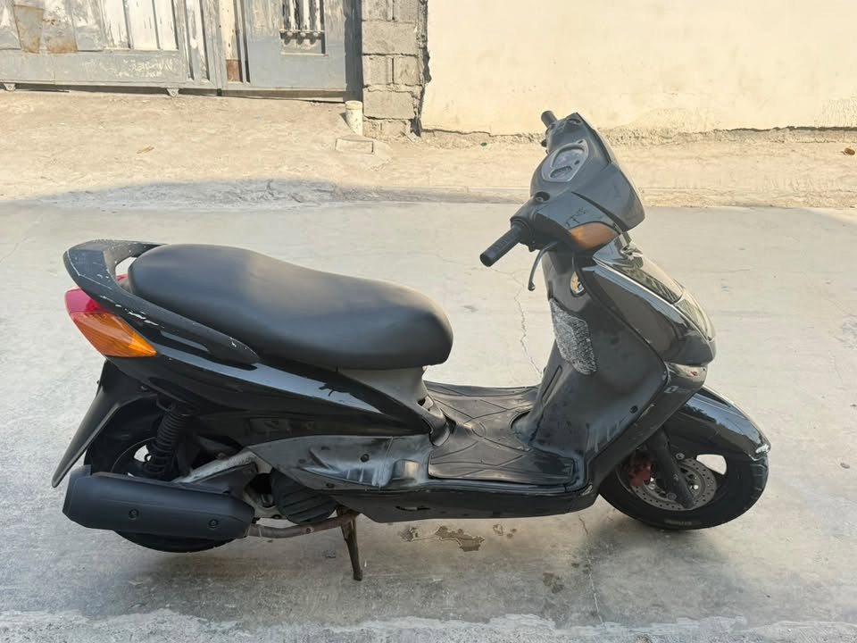 سكنس ياباني 110 بلاديه الدراجه كاملة مابيها نقص مكينه توكف بصفها يلا تسمعها هندر سلف شغال  تايرات جدد كاملة من كلشي السعر 550 وبيها مجال بسيط 
العنوان بعقوبه بهرز 
الاتصال ***********
