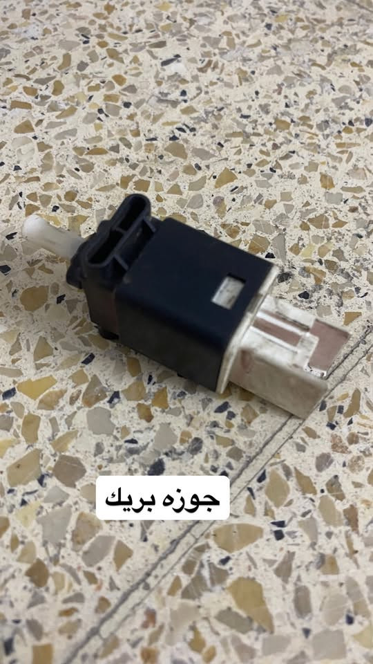 سلام عليكم شلعه كامله ضفيره داخليه وخارجيه وقاعده فيوزات نص عمر  ووياهن عقول شغاله  وغراض مال زوم 2007 
السعر 700 الف 
مكانهن بغداد 
#***********

نص مكتوب في الصور:
- جوزه بريك
- عقل لايتات واشاير
- فلنجات اماميه جديده
- جويتر مازدا 2007
