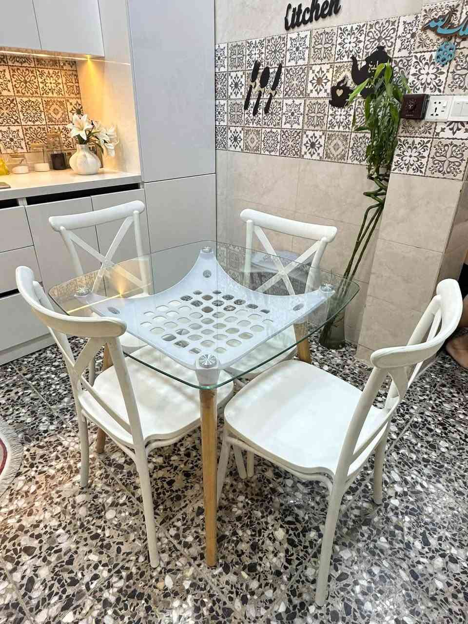 ميز طعام 4 كراسي قياس 80* 80  سعر 200 وبي مجال نظافه100‎%‎ للاستفسار تواصل خاص او على الرقم
***********
