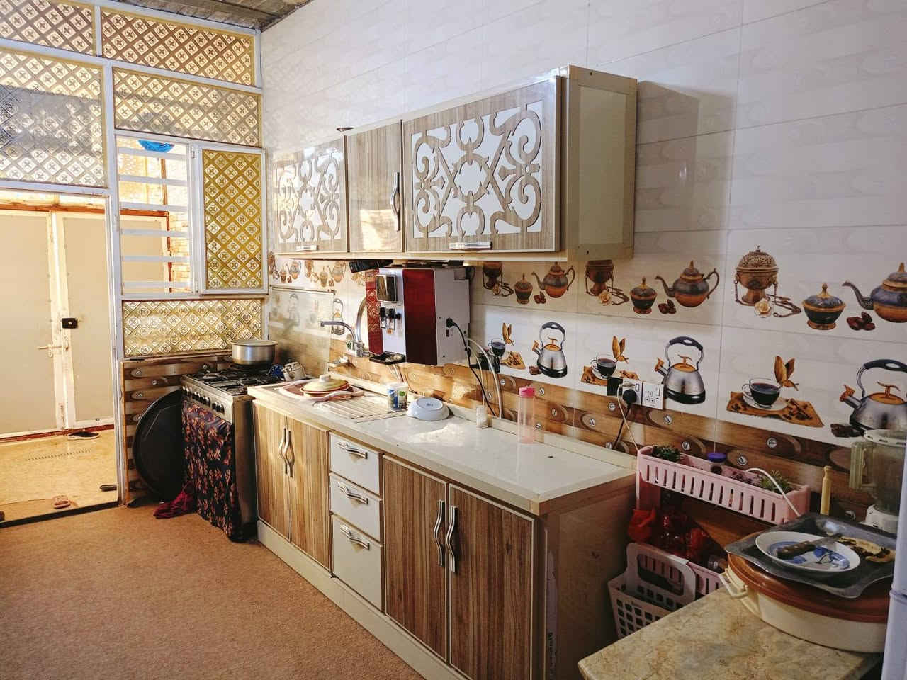سلام عليكم بيت للبيع 100 متر مربع. كربلاء  الامن داخلي. 3 طوابق كامل من بورسلين كامل 
الستفسار عل هاتف ***********
