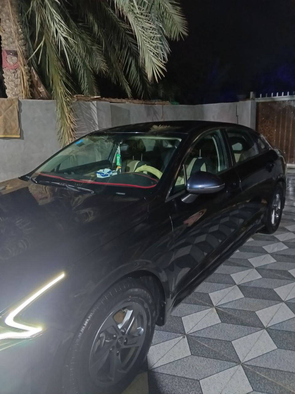 السلام عليكم 
K5 خليجي موديل 2022 
اللون نيلي 
مكينه 2000 
بيها بس حافة البنيد وراجع ع بارد والباقي كفاله 
انطيك وكاله عامه 
ماشيه 65 
غير متواجد ع فيس 
***********
السعر 170

