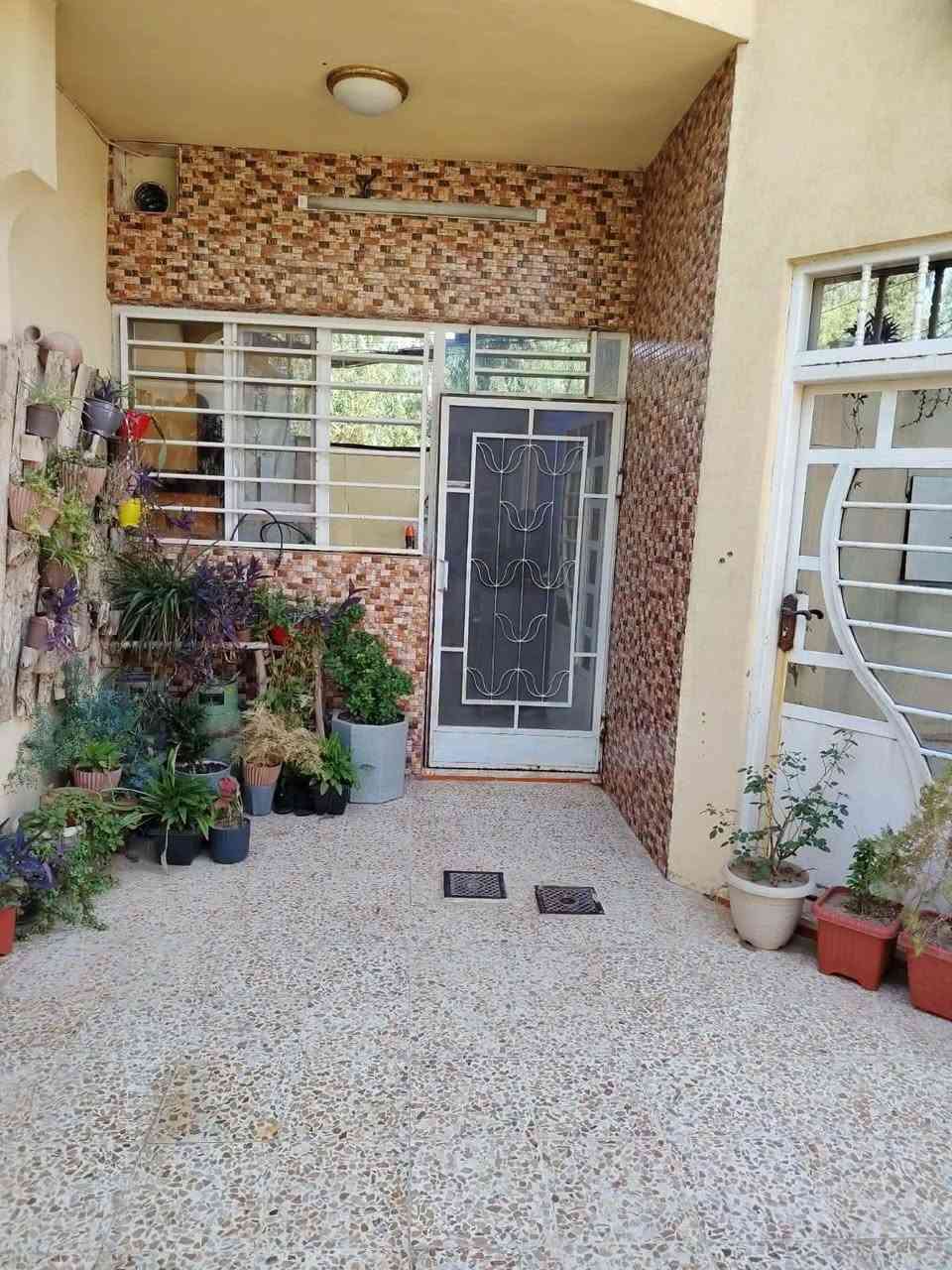 لدينا دار للبيع في حي الصديق الثانيه قرب جامع الطيار شارع تبليط ١٠م مساحه الدار ٨٠ م واجهة٧ م ركن واقع حال ٩٠ م تجاه شروق ابتدائي طابق ونصف ٣غرف نوم واستقبال ومطبخ ومخزن وصحيات عدد٢ الدار نضيف صالح للسكن للإستفسار الاتصال على الأرقام ***********
***********
أو مراجعة المكتب  موصل الجانب الايسر حي الحدباء نهاية سايدين المضخة مقابل مجمع شقق الحدباء مكتب ابو شهاب للعقار وقت الاتصال من الساعه العاشره صباحا إلى العاشره مسآء وشكرا
