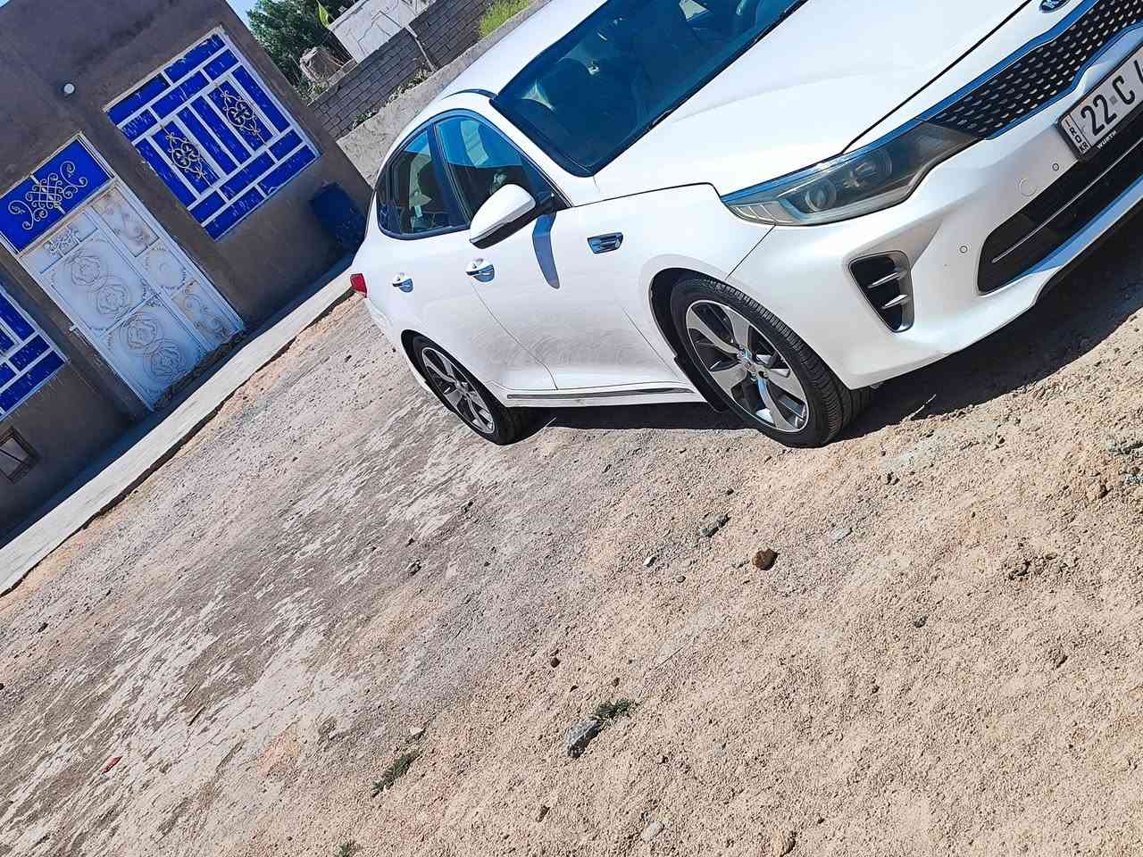 للبيع  كيا  اوبتيما  موديل2017 خليجي مكفول  
محرك 2400 دوش 
ماشيه 170 الف
رقم اربيل  بسمي تحويل مباشر 
السياره جديده مو بس نظيفه
رصعات قليله  بس
المواصفات 
بصمه تشغيل  وبصمه ابواب ذكيه
صندوك ذكي يفتح بتقريب البصمه

حساسات امامي
حساسات خلفيه
كامره خلفيه 
مريي شفط
كشنات جلد
تحكم ستيرن كامل مع شفتات كير
كروس كونترول ومانع انزلاق و abs

صيانه حداديه كامله و وغرفه احتراق هواء وبنزين  ودسكات وتايرات جديده

مكاني بالمثنى/ الرميثه
السعر  مناسب***********
