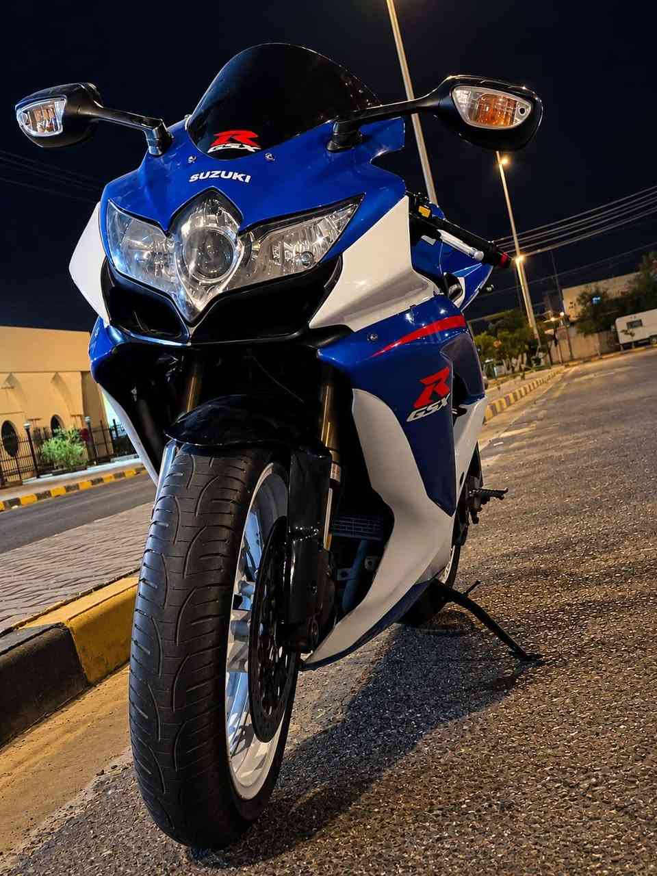 GSX-R • ٧٥٠ • وجه النسر