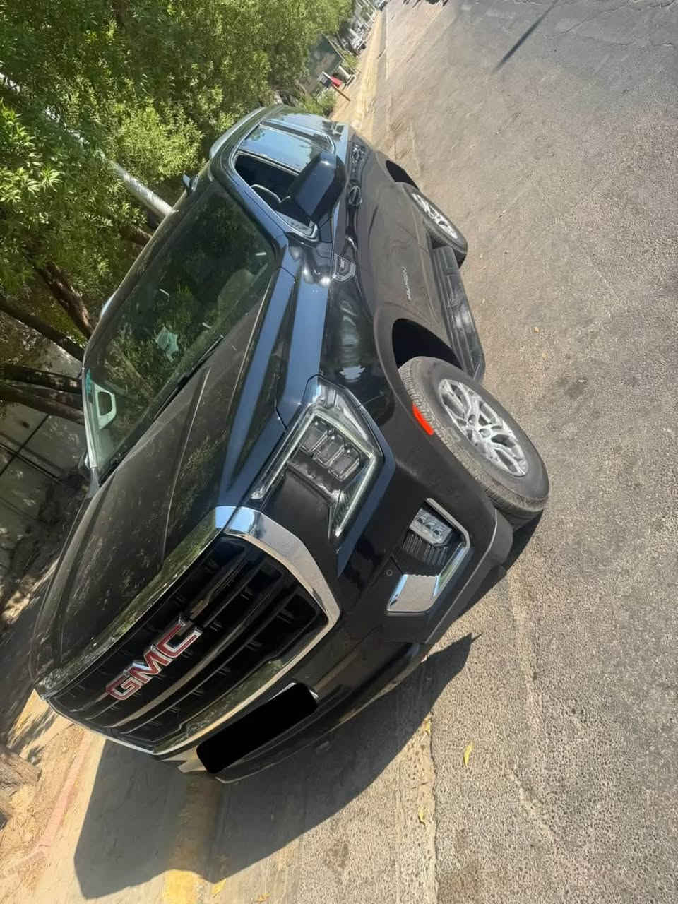 للبيع 
يوكن فئة SLE 2024 كلش جديده و سيرفسها كامل بالشركة سياره ماشيه 63000KM حقيقي شرط الفحص سياره بيها PDR على كد شبر بالصندوك باقي السياره كفاله عامه من الشخط و الرصعة مسويلها سيرفس كامل بالشركة طبعآ السياره بعدها بالضمان ما فاتح بيها برغي خارج الشركة ادامه كامله محرك كير مكفول من الفتح و التبديل و من كلشي تخم تاير جواها اخذته قبل فتره من الشركة اصلي و بي ضمان و كل الفواتير تثبت 
مواصفات السياره
بصمة تشغيل و 4 ابواب بصمة و تشغيل عن بعد 
شاشة كبيره 
عداد دجتل 
كشنات كهرباء 
حساس امامي خلفي 
رادار امامي تحديد مسار 
رادار جانبي نقاط عمياء 
رادار خلفي فرمله ذاتيه 
فور ويل 
محرك 8 سلندر 5300 المرغوب 
لايت و بك لايت LED
صندوك كهرباء 
سياره كلش نظيفه و ما ابيع السياره شرط تاخذها سونار و تقتنع يله سياره رقم بغداد بسمي فحص و هزه وسنوية كله جديد و تحويلك بنفس اليوم سعر السياره 45700$ بيها مجال للشراي الجاد اما الموشراي لا يتصل ولا يعلق ولا يراسل اترجاكم بس الشراي يتواصل للاستفسار الأتصال على الارقام ***********
*********** متوفر واتساب 
تحياتي للجميع

