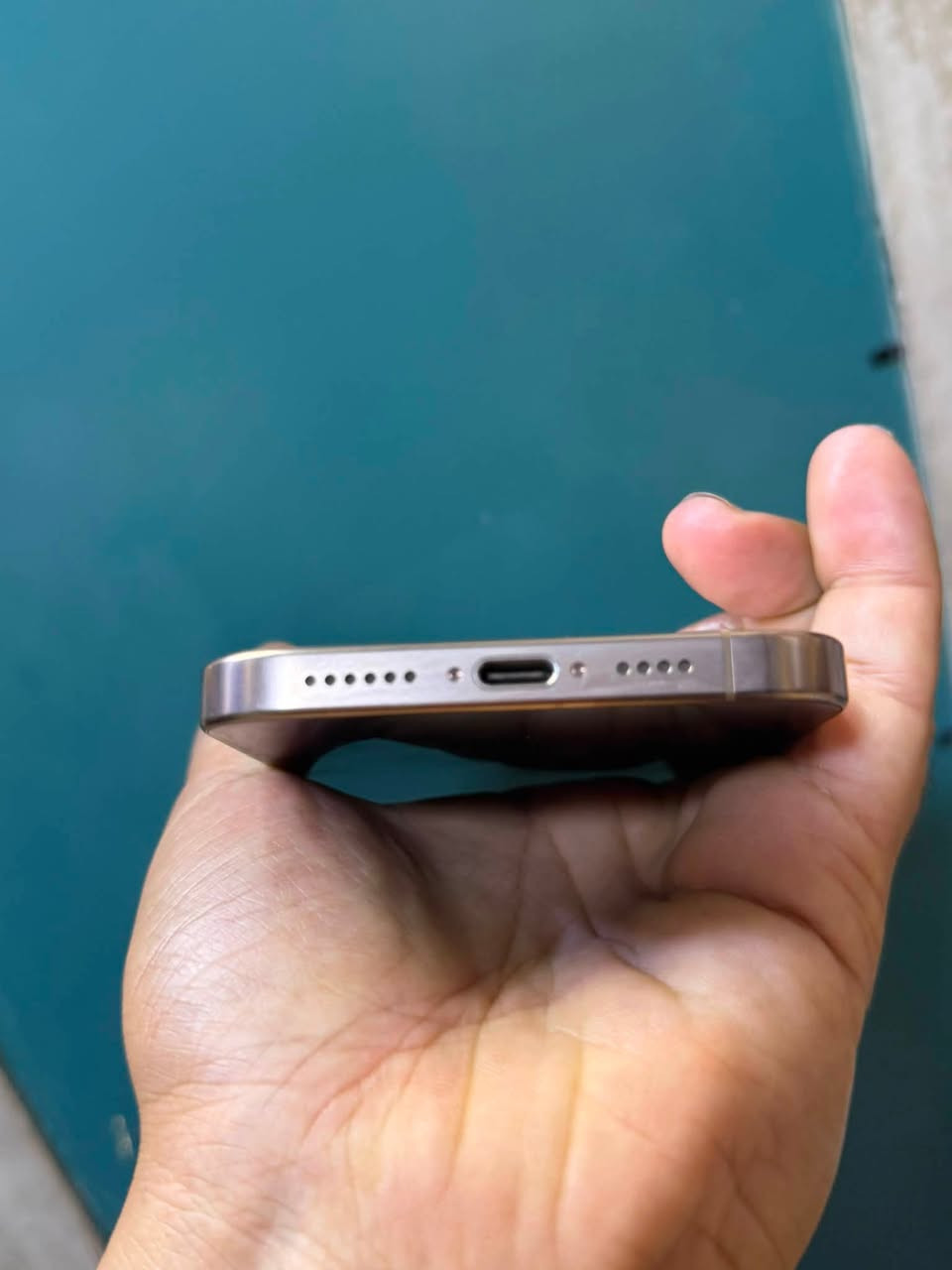 ئایفۆن ١٦ پرۆ ماکس بۆ فرۆشتن
زاکیرەی یەک تیرا بایتە ١٠٠٠ گیگا(1TB)
هیچی نەگۆراوە پاتری ٩٢ بی کارتۆنە
ئیتاری جوانە کەمی وردەی شاشەی هەیە 

نرخی ٩٦٥$ کەمی مەجال

***********
