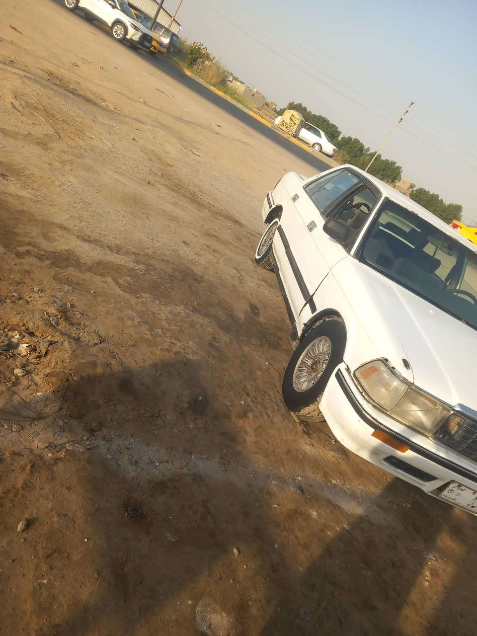 سلام عليكم البيع سيدان موديل 91 مكينه فيفيتي حلو وكير بس بك ما يرجع مداور ثاني يوم وكهربايات شغاله كله حداديه حلوه سعر 16بيه مجال للشراي[[[***********]]]
