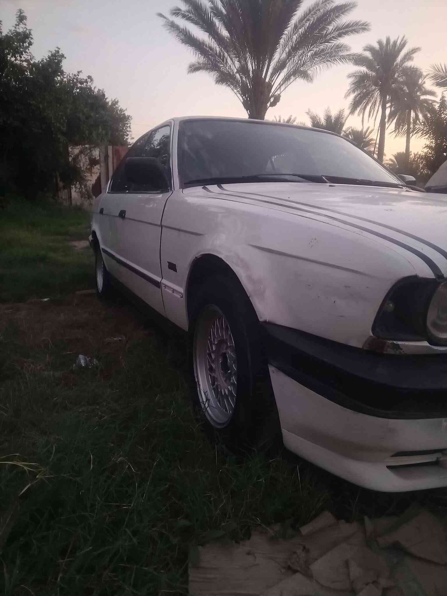 سلام عليكم 
بي ام دبليو 
موديل 91
كير عادي جديد 
محرك مسكر جديد 
سياره بلاديه بدون صبق
رقم أنبار ألماني 
تحويل ثاني يوم 
ومكاني صلاح الدين 
والسعر 28وبيه مجال قليل 
وهاذا رقمي للتواصل 
***********

