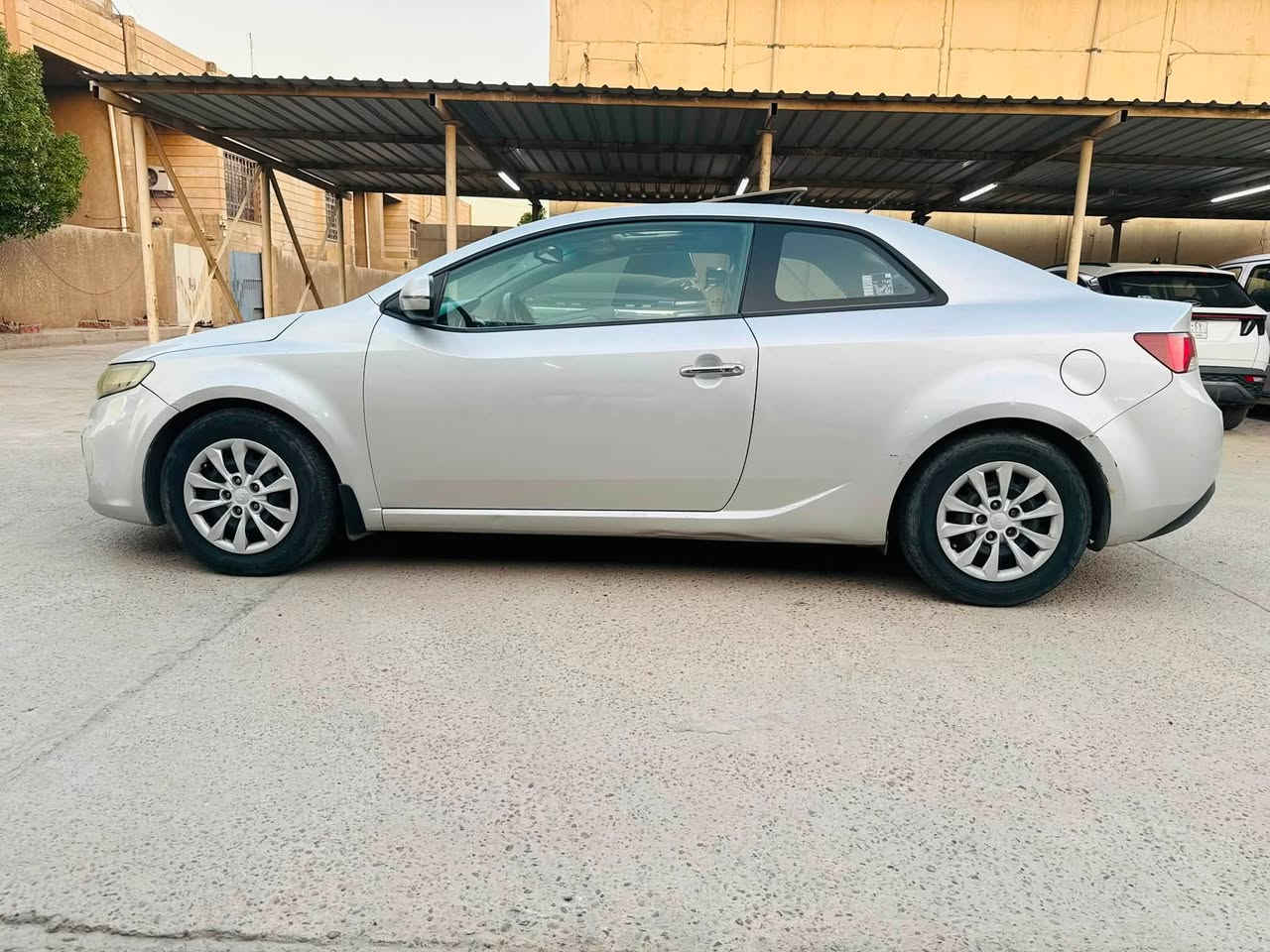 سيراتو 2011 خليجي بدون صبغ بيها طخات 
مكينه 1600 دوش 
بصمه وحساس وسلايت ومري كهرباء 
رقم اربيل سنويه تنتهي 2026 شهر ال 12 
عندي بيها وكاله تريد تحويل تريد وكاله من راعيها باربيل 
مكانها بغداد اليرموك ***********
سعرها 75
