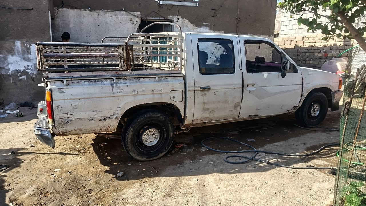 السلام عليكم سياره نيسان موديل 92 
محرك وكير فور واي كير خمس نمر
رقم الماني بصره. اليف تحويل ثاني يوم
السعر 22 وبيه مجال 
الاستفسار  ***********
