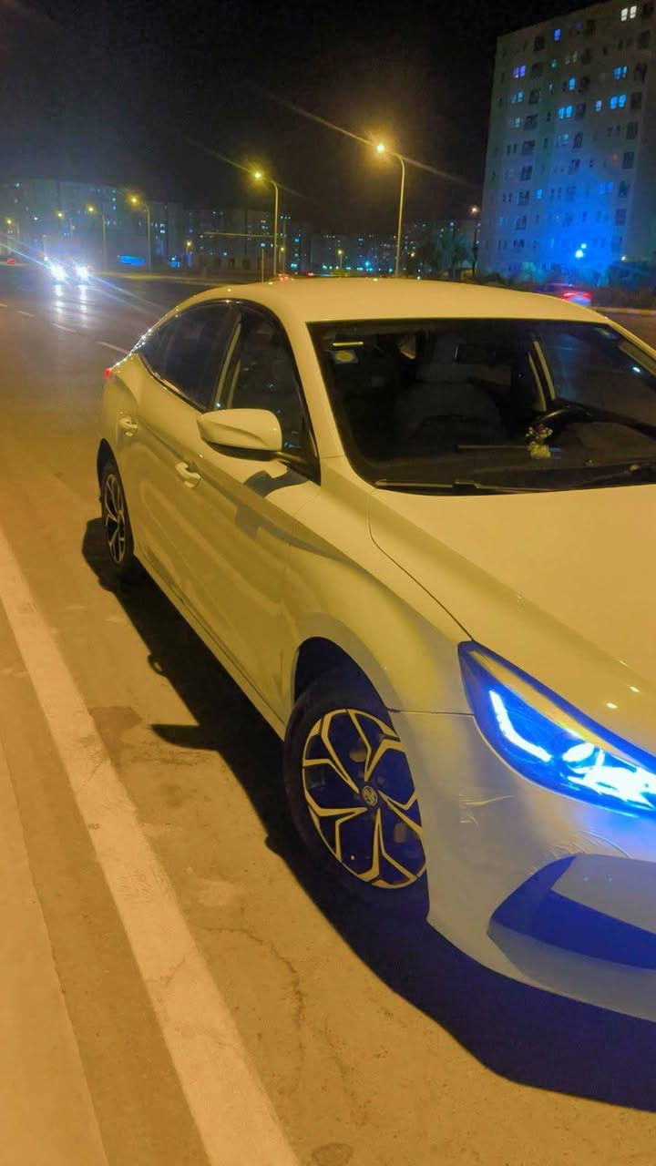 السلام عليكم ورحمة الله وبركاته  2022    MG GTمحرك 1500تنفس طبيعي بصمه داخل مخمل  ابيض مع تطعيم بلون احمر. لايت زنون  ولدنهاري سياره بدون صبغ ولا تعديل بيه شخوط  ماشيه 78 سياره حيل نظيفه تحويل مباشرة سعر 105وبيه مجال  قليل هاتف ***********
