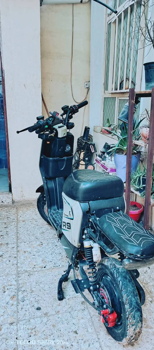 R9 • خمس بطاريات • بطاريات منفوخة
