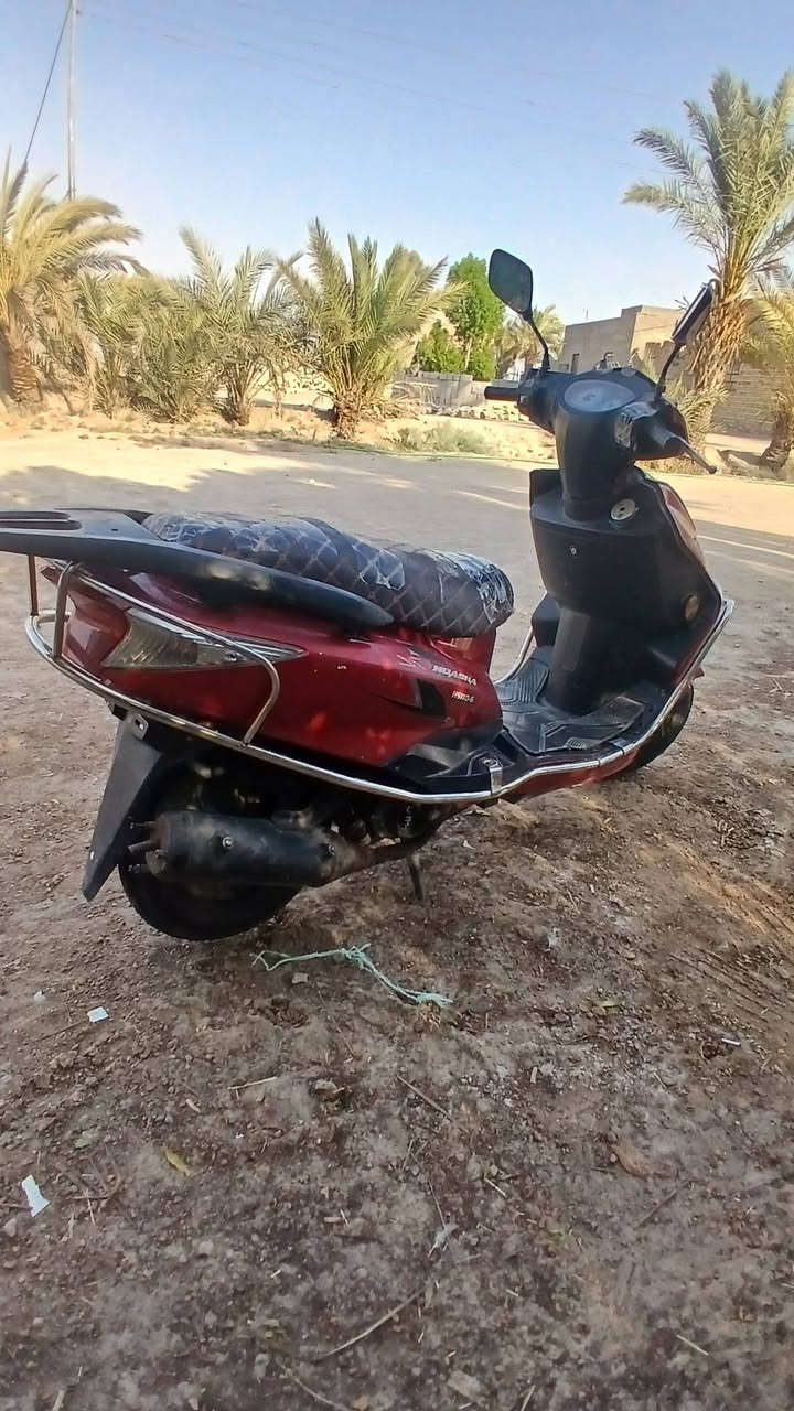 ماكس ب400
نضيفه وشغاله هندر
مكينه مامفتوحه ابد
كهربايات كلها شغاله
السماوه السوير العطاوه
اني مكلف مكلف مكلف
رقم صاحبها***********
