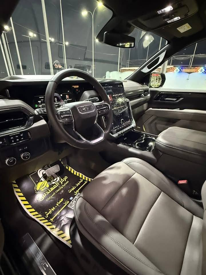 السلام عليكم جمسي يوكن الفيشن 2025 خليجي ضمان شركه المنصور
حجم المحرك 5.3 V8 
 بصمة  
تشغيل عن بعد                     مرقم بغداد 
دخول بصمة ذكي 
باب خلفي كهربائي 
مقاعد جلد رصاصي                           
كراسي امامية كهربائية 
ميموري خزن كرسي السائق 
اريل نفكيتر 
حساسات أمامية 
حساسات خلفية 
لايت زينون + LED 
حجم الاطار 20
اشارة في المرايا الجانبية وكهرباء 
‏ABS 
دشبول شاشة ديجيتال 
شاشة Apple Car play 
سماعات سستم صوت شركه BOSE
4 كاميرات 360  
الانارة الداخلية LED  
 مثبت السرعة Cruise 
 المودات والاوامر الصوتية  
مخرج منفذ الطاقة 
فحص نظام السيارة 
تجاوي متحركة 
مثبت مقعد الطفل ISOFIX 
3 قطع تبريد 
أوضاع القيادة Drive Mode 
أوتو هولد Auto Hold 
نظام مانع الانزلاق 
حاملات الأكواب 
السياره مكفوله من الضرر والصبغ بعدها بحاله الوكاله
 ماشيه 24الف مغلفه ppf السعر 
638 وبيه مجال للمشتري مكان السياره بغداد
كريعات واي استفسار ***********
ومن الله التوفيق❤️
