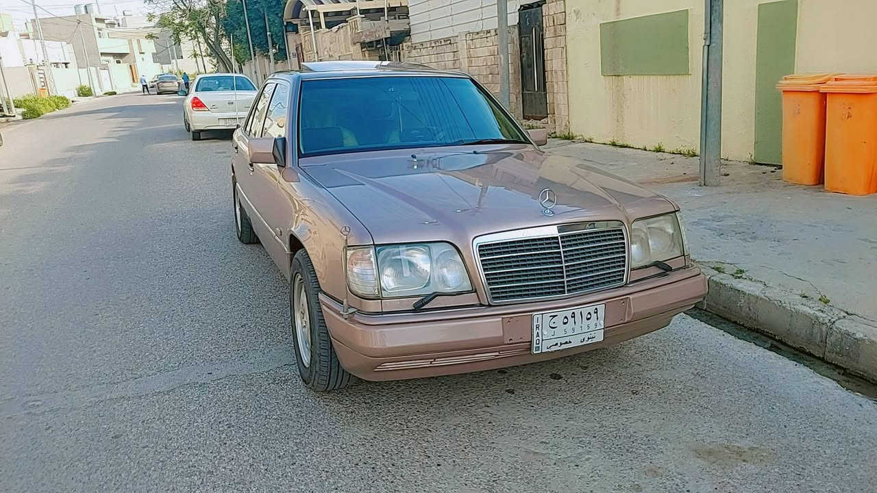 السلام عليكم
مارسيدس بيبي شبح موديل ١٩٩٤ 
حجم E220 خراطيم ٤سلندر
محرك كير مال كصة جديد على وضع الشركة
تبريد تدفية جديد على وضع الشركة
كهربايتها كلها شغاله وعلى وضع الشركة 
بردة كهربائي اسلايت روف 
طخم تايرات جديد 
ويل كب اصلي وشرط لاعواج ولاتصليح
غرفة جديدة 
كابون بانزين 
السيارة نظيفة مال بيت ومصروف عليها 
مكان السيارة الموصل 
للتواصل مع صاحب السيارة 
***********
***********
