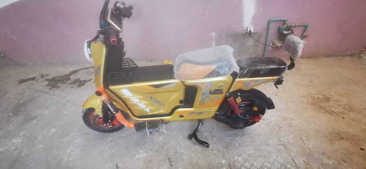 سلام عليكم ورحمة الله وبركاته
1. درجه نوع X900 من شركه HIS

2. الملف قوى 2000W  يعني 70 حقيق

3. تكون 5 بطاريه كلش زينات حالت زيرو 64v شاحنه الاصليه

4َ شاشه عرض السرعه مع الفولتيه و شحن و اي عطل في الدراجه مه الاشاير و الضوه عالي و ناصي

5. من فذ شحن يو اسبي شاحنه مبايل

6. صندوق في الأوسط مساحه تخزين كبيره مع الضوه و الوان

7. الضوء الامامي زنون  و الألوان قوي كلش

8. مكان تخزين في البطاريه

9. درع  يحمي من الصدمات
 
10َ. كشن خلفي كبير و مريح

11.كشن لامامي كبير واسع

12.استاند لي المبايل

13. دبل خلفي غاز

14. دبل الامامي  هايدرولك

15. دسك امامي دهن

16. دسك خلفي دهن

17. جك نص توكف دراجه عليه

18.و قفل ستيرن

19. و بصمه و مفتاح

20 دراجه نضيف 99/100

21. الضوه خلفي و للالوان 

22.ملحقات سله

23. سعر 650 بيه مجال قليل

24 عنوان نجف أحياء نداء بيتي 2

25 رقمي ***********
