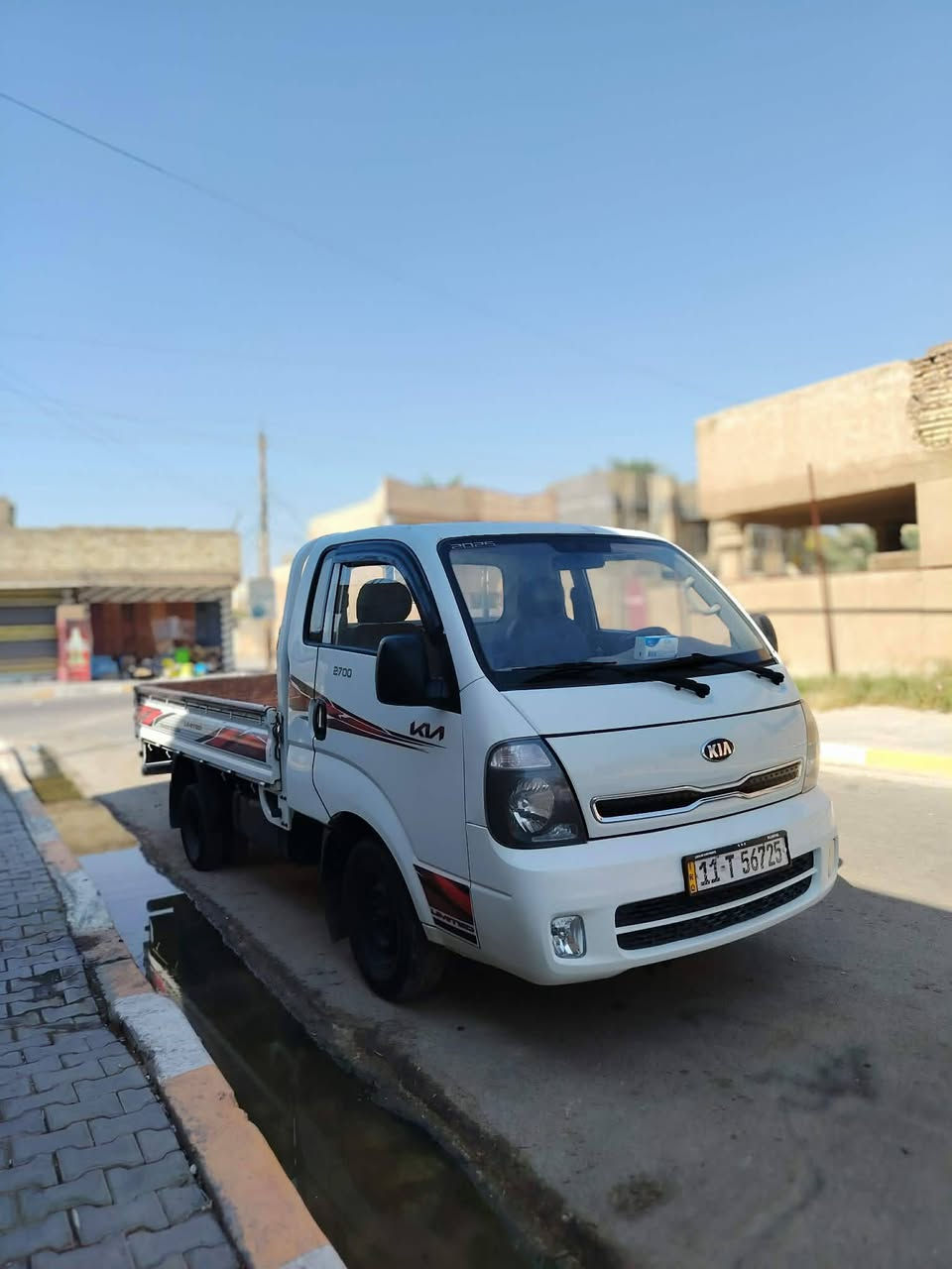 سلام عليكم سياره للبيع موديل 15 مكان 
بغداد طارميه سياره نضيفه
محرك 2700 مفتوح 
سياره بيه ضربه بنيد ودعاميه بس 
السعر 105 بيه مجال للطيبين ***********
