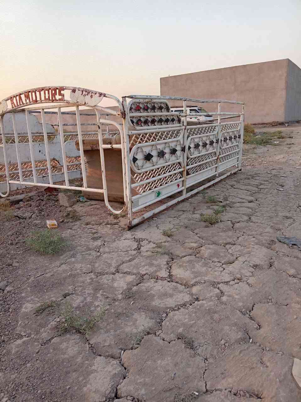 السلام عليكم اخوان محجر كيا بنحو للبيع السعر 250 وبيه مجال حك الجيه العنوان ديالى هبهب رقم  وبيه واتساب ايضاموبايل *********** واتصال

