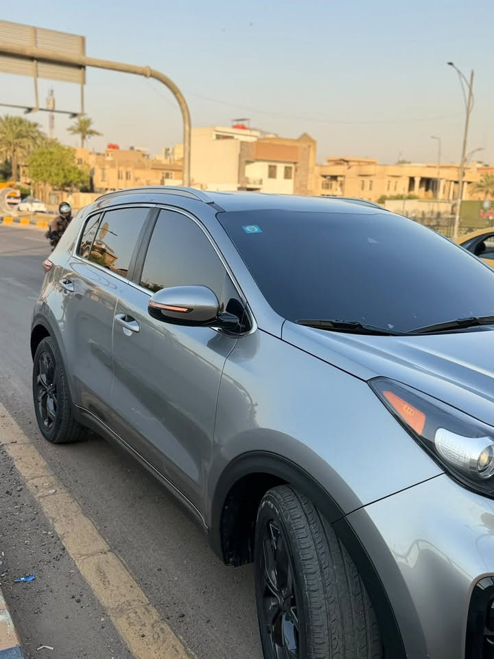 السلام عليكم كيا سبورتج 2021 وارد امريكي حادثها موضح بالصور بدون ايرباك بدون دواخل وناشر صورة السونار السيارة نص فول شاشه كشنات جلد مري شفط ويل كب باقي المواصفات المعروفة سعرها 160 وبيها مجال بسيط مكاني بغداد جميله ***********
