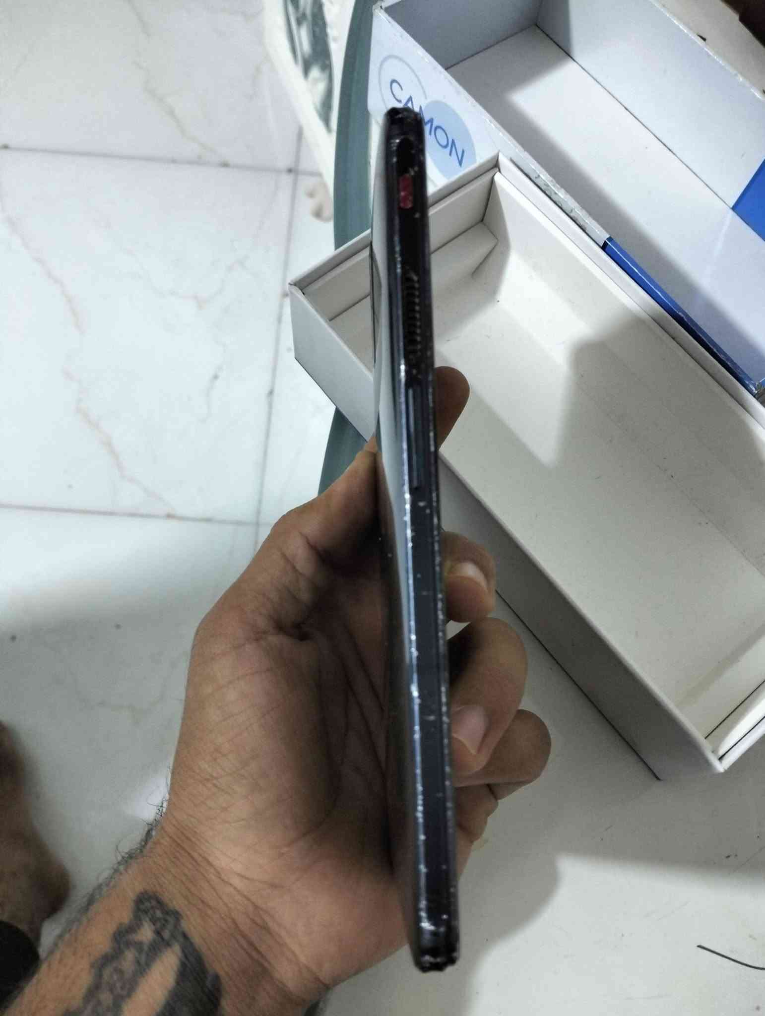 ريد ماجك 6برو يرادله شاشه فقط ذاكرة 256 ببجي 120فريم يرهم مراوس و للبيع رقمي ***********
