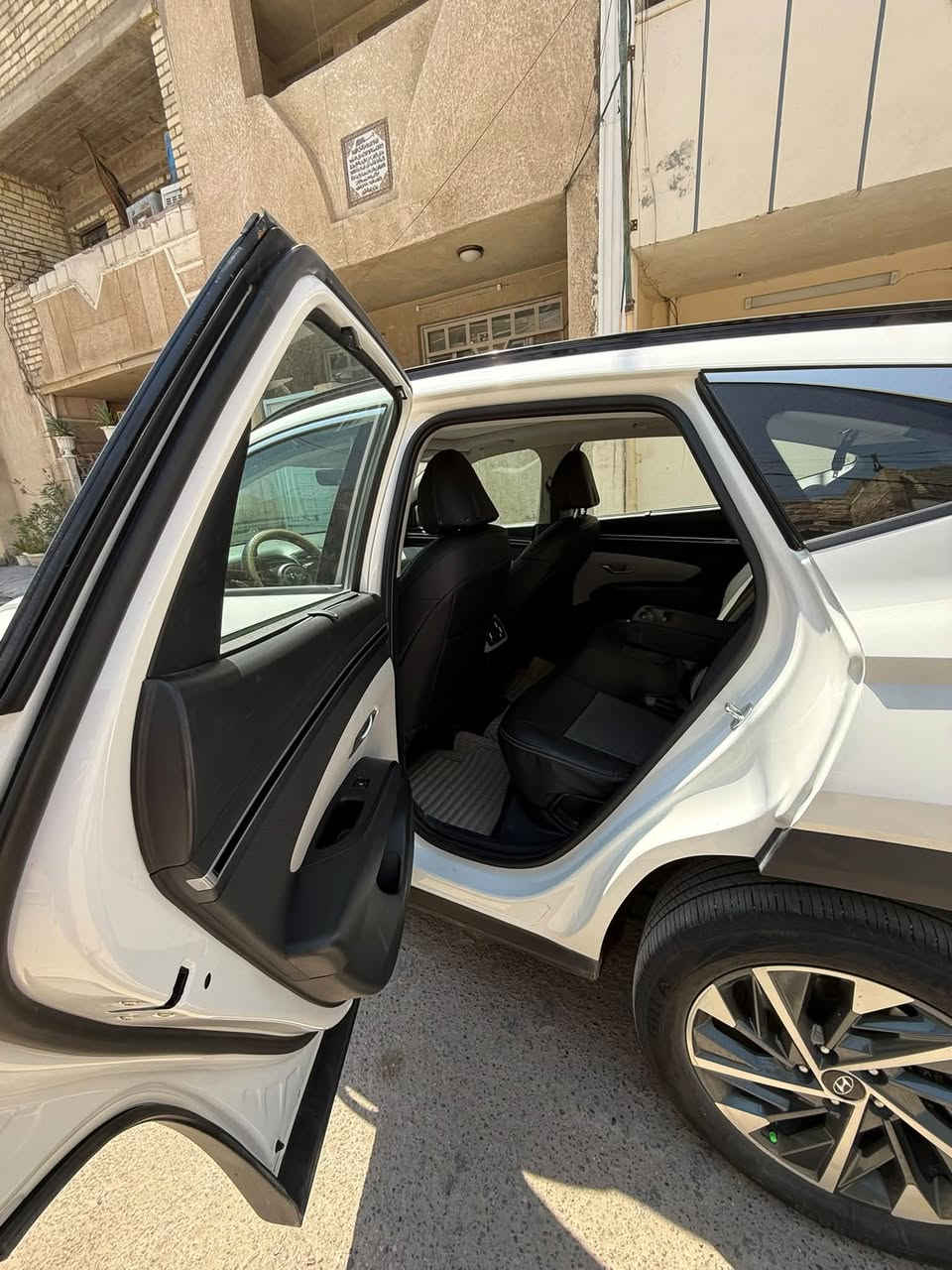 توسان خليجي مواصفات فول (بانورما)
.
1- سعة المحرك 2000
2- ايرباك عدد 2
3- حساسات اماميه وخلفيه
4- لايت زنون led
5- كشافات
6- بانوراما
7- ويل 18
8- اريل نفيكتر
9- تشغيل بصمه وتشغيل عن بعد ونظام ترحيب
10- دشبول فول تج سكرين i pad
11- شاشه ابل كار بلي واندرويد اتو
12- مقاعد اماميه كهرباء
13- تحكم ستيرن مثبت سرعه انماط القياده
14- حساسات تايرات
15- كامير خلفيه دواره
16- ماشيه 83.000 كيلو متر
السعر 20700 $
السياره موجوده بالسيدية/حي التراث/ قرب البانزينخانة 
هاتف
***********
