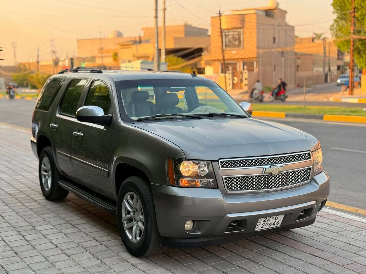 اسلام عليكم
شوفرليت تاهو 2008 LTZ وارد خليجي
صبغ چاملغ خلفي فقط 
رقم اربيل الدولي باسمي تريد تحويل تريد وكالة 
سيارة بعدها بحالة الوكالة كلش جديدة
حتى بلاستك بلادي غرفة بلاديه
مكينة 5300
مكينة كير ممتازات 
حداديه ممتازه 

المواصفات :-
تشغيل سكيورتي
تشغيل عن بعد
غرفه  جلد اسود كهرباء
سبعة راكب
ترحيب
ويل حجم ٢٠ مال ltz
تحكمات ستيرن 
وتدفئة ستيرن 
سكليتر + بريك تحكم كهرباء
حساس اصل
كامره خلفيه
وجة زنون اصلي
شاشه كار بلي
والخ من المواصفات المعروفة ………
السعر : 165 وبيها مجال قليل 
العنوان : بغداد المشتل 
الرقم للأستفسار : ‬ ***********
