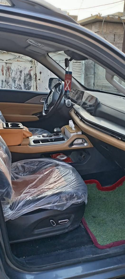للبيع: شانجان هانتر (Changan Hunter) موديل 2024 - دفع رباعي 4x4
المواصفات:
​الموديل: 2024.
​منظومة الدفع: دفع رباعي (4x4 / فور ويل).
​اللون: رمادي (رصاصي) مميز.
​الحالة: مكفولة من الحادث والصبغ، النظافة ممتازة جداً وبحالة الشركة.
​المقصورة الداخلية: جلد بلونين (بني وأسود)، شاشات رقمية حديثة، تحكم ستيرن كامل، وبصمة تشغيل.
​المواصفات الخارجية: شبك كروم ديزاين حديث، كشافات LED، دواسات جانبية، مع عارضات سقف.
​الرقم والسنوية: رقم بغداد [ حمل ]،  مشروع كامل والتحويل بشرط.
​المسافة المقطوعة (العداد): [ 51
​السعر المطلوب:33مليون ) وفيها مجال بسيط للشراي الجاد.
​المكان: [ بغداد محموديه ]
​للتواصل والاستفسار***********
***********

