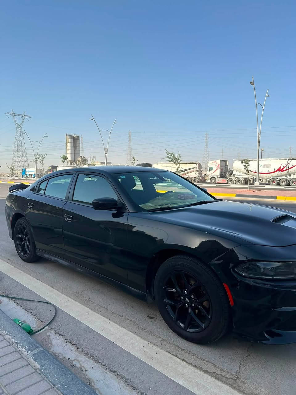 🚗 للبيع: دودج جارجر SXT موديل 2022 🚗
* 🔹 المحرك: 3.6L V6

* 🔹 اللون: أسود

* 🔹 الممشى: 44,000 Mile

* 🔹 فئة SXT (مواصفات عادية)

* 🔹 گير أوتوماتيك 8 سرعات

السيارة رقم شمالي بأسمي تحويل

ملاحظات:

* حادث خلفي.

* القطع المتضررة: جاملغ جهة السايق الخلفي + قبق الصندوق مبدل (بلادي نفس اللون) + بيها بارد مكانين.

* البنيد محدث كفاله من الضربه 

نقصها صبغ دعاميات فقط

السعر :225 

📍 الموقع: (البصرة)

📞 للتواصل: (***********)
