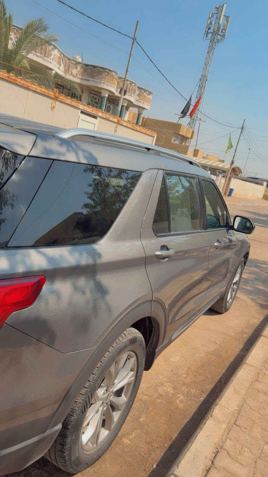 السلام عليكم
فورد اكسبلورر ٢٠٢٣ لمتد فول ماعده الفتحة

محركه ٢،٣ تيربو وموصفات اللمتدد معروفة

داخل سبع الوان كشنات تدفئه وتبريد خلفي وامامي

فور ويل السياره 

السياره حادثها بنيد وجاملغ امبدلات نفس اللون بس مرشوشات كلير  والحادث سطحي بدون شواصي ودواخل

سعرها 250$ وبيها مجال بسيط

***********
