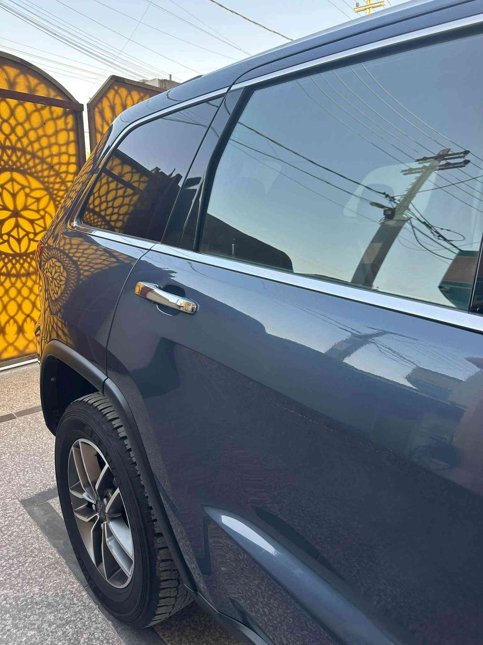 ‏‎‏‎       ——— لـلـبـيع  ———

جيب گراند شيروكي - Jeep Grand Cheroke

‏‎‏‎وارد امريكي    حادثه بيبان ثنين واحد مبدل والثاني مصلحه نفسه 

‏‎‏‎الموديل           —    2021 

السعر 225 $ وبيه مجال 

حجم المكينه   —     3600/ V6

‏‎‏‎اللون               —     واضح بصوره

‏‎‏‎المسافه المقطوعه — 50 ألف 

‏‎‏‎حاله السياره.    —    ( )جيد جدآ

‏‎‏‎المواصفات 

‏‎‏‎- بصمة تشغيل 

‏‎‏‎- بصمة أبواب 

‏‎‏‎-تشغيل عن بعد 

‏‎‏‎-ترحيب عند الاقتراب 

-رادار جانبي 

حساسات جوانب 

-تنبيه قبل الاصطدام 

‏‎‏‎-كشنات جلد 

-ستيرن كهربائي 

-اناره محيطيه 

-اشاره بالمرايه 

-حساس امامي خلفي 

‏‎‏‎-شاشه كبيره تدعم نظام الأبل كار باي ونظام الاندرويد

-شاشه عداد ديجتال

-فتحت سقف بانوراما 

‏‎-اوتو ستوب

‏‎-وضعيات قياده 6 

‏‎‏‎-كشنات تدفئة   ( اماميه - خلفيه ) 

-كشن السايق خزن ميمور

-كشنات اماميه تبريد 

-ستيرن تدفئة

‏‎‏‎- ستيرن بحركه كهربائيه 

‏‎‏‎- تبريد قطعتين

‏‎-صندوق كهربائي 

‏‎‏‎-كرسي السايق والراكب بحركة كهربائيه 

‏‎‏‎-تحكم ستيرن جهتين 

‏‎‏‎-تحديد سرعه 

‏‎‏‎-مانع انزلاق 

‏‎‏‎-ليد نهاري

‏‎‏‎-كامره خلفيه دواره 

‏‎‏‎باقي المواصفات المعروفه ميحتاج اشرحها الكم 

‏رقم السياره    — اربيل تحويل او و كاله 

‏‎‏‎موقع  السياره — بصره 

الاستفسار _ ***********
