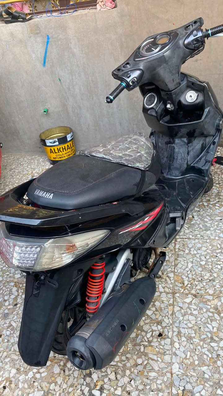 سلام عليكم سكنس فحل نورل خطين دراجة مال رمبة اي نقص مابيها نكره سلف ختم واحد الله شاهد اديرلها فقط بانزين محسن ودهن امزويل وبيها ملحقاتها مال رمبة بس ماشادهن
بيها بخات تكحيل صبغ بل كفرات فقط

سعرها 800

ما متواجد فيس فقط اتصال *********** مكاني بغداد العبيدي
