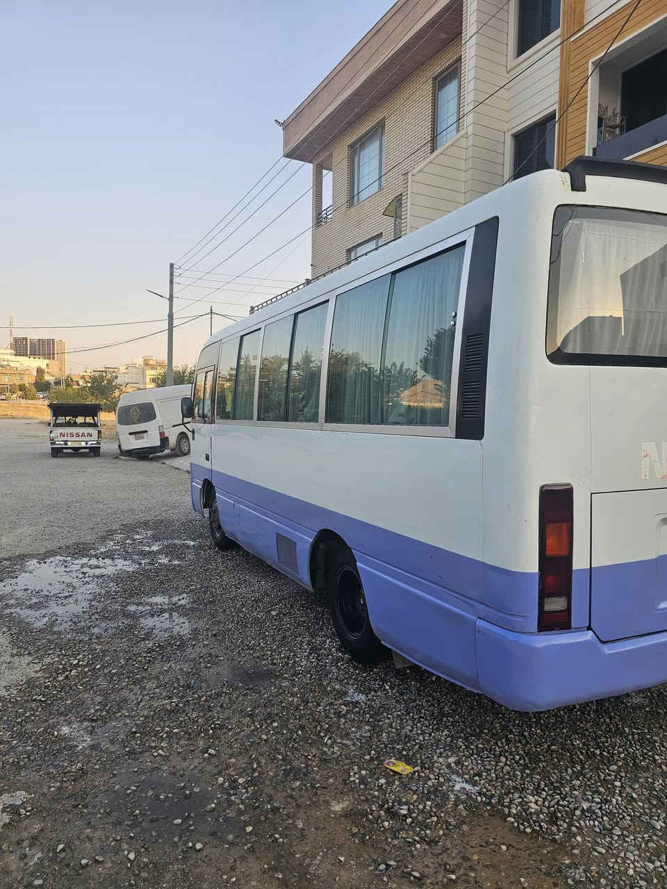 نیسان ٢٠٠٢ ئاڕمی سلێمانی
مەکینە ٣٠٠٠ بەتە
تایەی چوپلێز 
ئاڕمی سلێمانی 
تەنها شینەکەی بۆیاخە 
پێش و دوای دەعمی نییە 
نرخی ٨٥ وەرەقە 
ژم. ***********
ناونیشان سلێمانی
