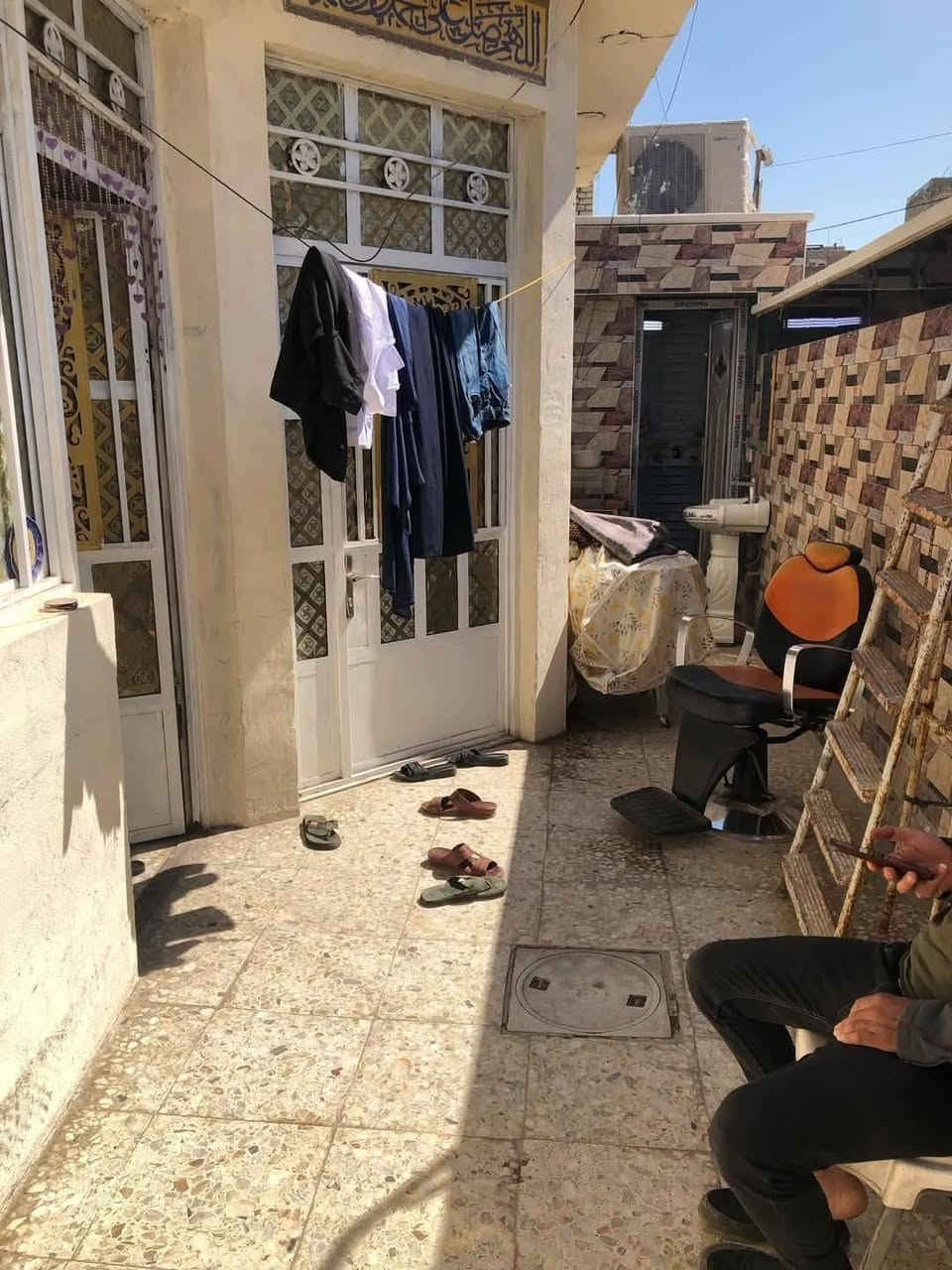 السلام عليكم بيت 100متر 10×10مربع ركن للبيع طابو زراعي قرار محكمة العبيدي حي الرئاسة شارع عشرين شارع مدرسة الشهيد سلام الكناني طابقين ونصف
#الطابق_الاول كراج استقبال حولي غرفة منور وملحقاتة
#الطابق_الثاني غرفتين وحمام يوجد بل اخير غرفة بل سطح قيد الانشاء البيت كامل الدرج طابق الاول بايه ومراية ومحجر للاستفسار الاتصال على الرقم غير متواجد على الفيس
‎***********
