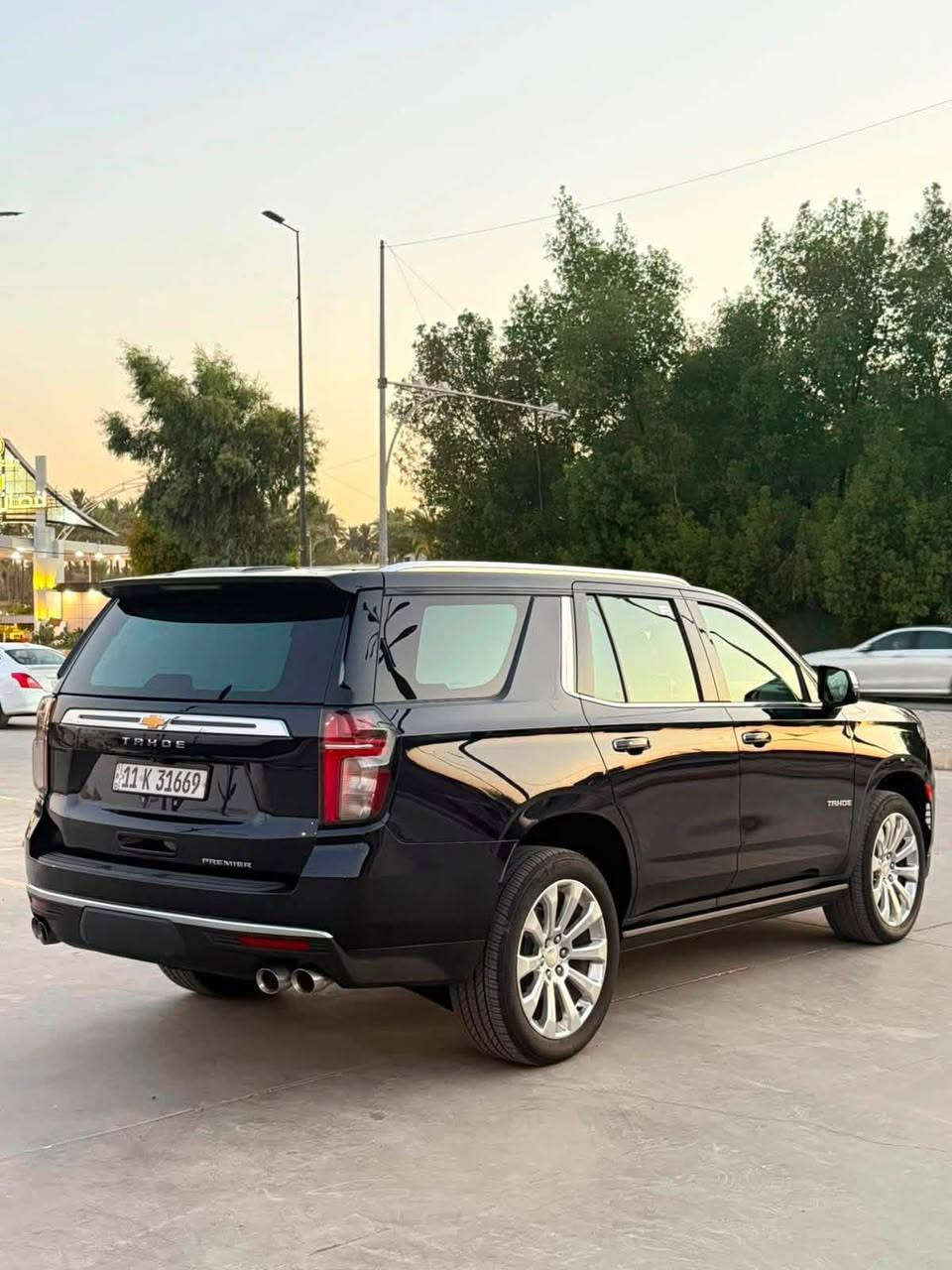 السلام عليكم
تاهو برمير خليجي وكاله المنصور 
فووول الاخير معروفه مواصفات البريم
رقم بغداد الدولي بسمي هزه جديده سنويه جديده 
كفاله عامه 
ماشيه 59
مديل 2021
لون مميز اسود ابو الشذره النيليه 
دادتشو
دوس كهرباء 
ملاحضه بيه تكحيل كارت كد اصبعين فقط
مكان السياره بغداد حي الجهاد الأطباء 
السياره جديده بمعنى الكلمه واستخدام شخصي
فابلون الشركه بعده بل الكاعيه موجود 
العده عله حطتها من الشركه
السعر 445 بيه مجال  بسيط
الاستفسار *********** 
@
