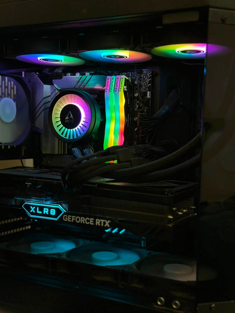 Pc مستعمل للبيع  مواصفات مميزة.
مستخدمة قليلة 

المعالج :INTEL i9_14900 KF 

كارت شاشة :PNY XLR8  GEFORCE    RTX 4090  24GB 

المذربورد : ASUS PRIM Z790_p wifi

الرام : 64GB (4x16) DDR5 RGB 

الذاكرة : الذاكرة SAMSUNG 990PRO 1TB. SSD

الباور سبلاي : NZXT C1000 (1000W)

شباب الpc نظيفة كلش وانطيك ضمان بيهة وما مستخدمة كلش قليل

سعرها 4.500.000 اربع ملاين ونص 

عنوان بغداد الزعفرانية 
رقم ***********
