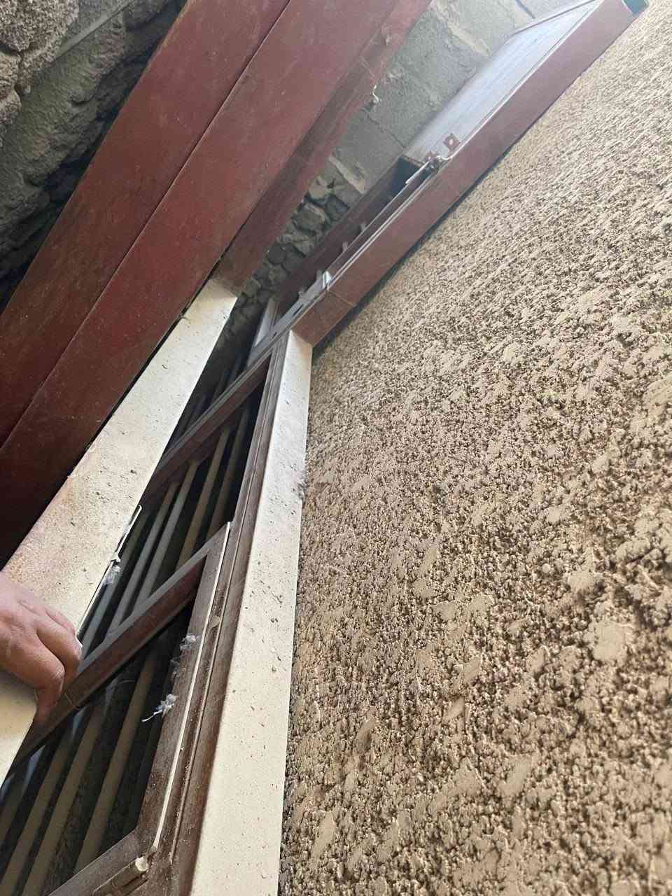 سلام عليكم شبابيك وبيبان للبيع جدد ممستخدمات 8قطع القياسات مكتوب بلورقه مكاني بغداد عبيدي شراي اتصل *********** او خاص
