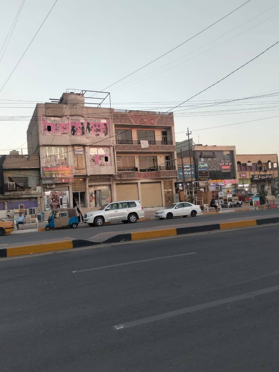 بناية على الشارع العام كاملة للإيجار الموقع : شارع الداخل قرب سوق الوحيلات
  
للاستفسار الاتصال على الرقم التالي *********** او المراسله عبر الواتساب
