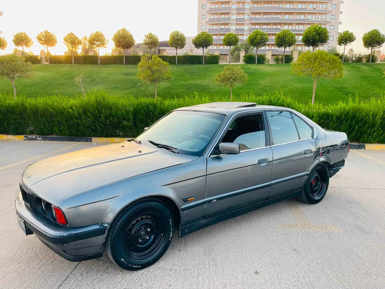 بِسْمِ اللَّـهِ الرَّحْمَـٰنِ الرَّحِيمِ
BMW بوو فروشتنن 
نمونه يي نيه له جوانيا زور پاك ماوه ته وه له قوه تي خويي بيزاره ماشه لا 
مووديل 1993 به شه رتي مالي مه ده ني نبيت دزياري نبيت پاره يي هيچ ك سي تيا نبيتت 
مووس و براوه ش به شه رتت 
مه كينه 520سه قه ر كه پس ديجيتال گير عاديه به شه رتي گيرو مه كينه 
كاره باهي هه مووگياني ئيش دكات دوو جامم كاره باهي سلايته لآيتت زينونه لآيتت عه لقه شه گيچه كاني هه مويي ئيش ده كاتت  
گه رمي و سيدي هه موشتيكي مزبوتت
چوار تايه و ويلي زور باشه 
سياره كه تا بليت توندوو توله چركه يي تيا نييه مالي دوسته 
نرخ ((15گه لا معامه له)))
له سليمانيم 
***********
***********
