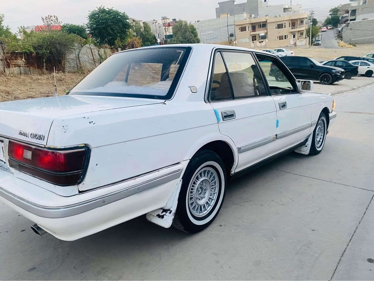 سيدان ئةبوتاچ بيلاد ئؤتؤماتيك گيرومةكينة ئةرنةب 300مةرخوب پيشوودواي تازةداگيراوة بي تةقةورةقة جوارتايةيي خةت سپي جوارجام كارةبا تةبريدي كامل عةشيا نةقسي هةية مؤديلي 1990ئارمي پلاستيكي سليماني ئارموئةوةليات براوةبةشةرت سيعري 21گةلاومةعامةلة*********** السليمانية, العراق
