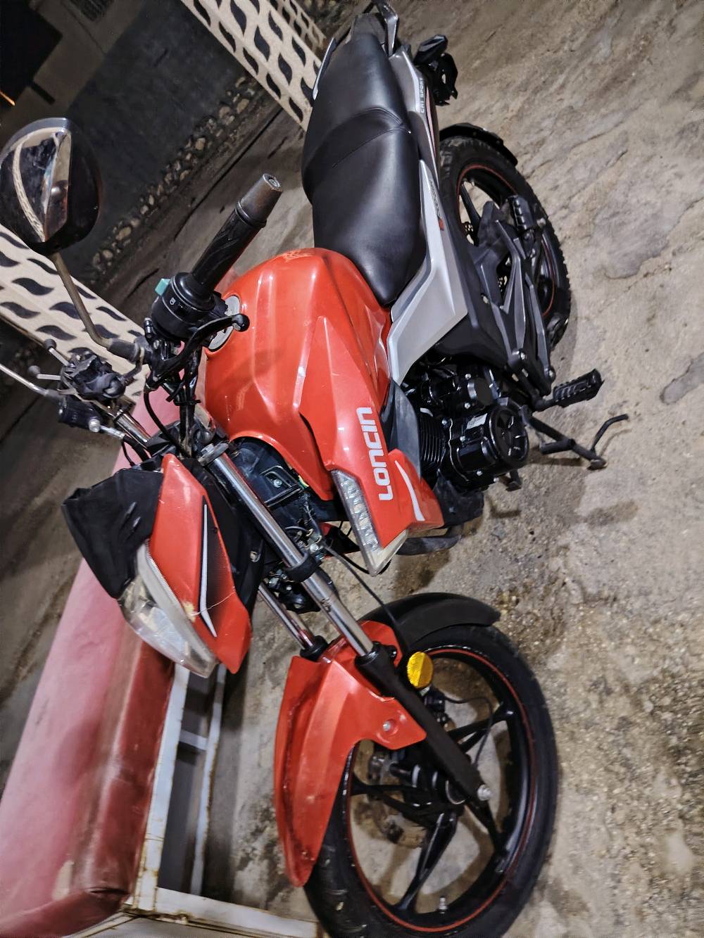 دراجه لونسن 
200cc
محرك مكفول
كير مكفول
دراجه نضافته كدامك ٨٥ ٪
كهربئيات كله شغاله
سويج عدد ٢
ملاحضه الدراجه لبريك الخلفي فقط يرادله واشر بالدسك لان بريكه هايدلوريك وينفس
مستخدم الامامي حالياََ
سعرها 1،500،000 مليون ونص وبيه مجال للشراي
الدراجه مكمركه و كامله بس باقي تستلم لوحات
مكان الدراجه الانبار الكرمه
وايضا متواجد بغداد التاجي 