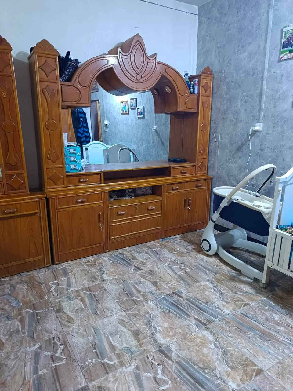 غرفه صاج تسكام للبيع ماتنشال من الثكل 6قطع  
ماخذتها ب 4 ملايين  
كنتور 6 باب 
جربايه 
ميز مرايه 
زاويه مقسمه تعتبر كنتور بابين 
ميز صغير جان متروك  
طابوريه مامصورتها  
غرفه نظافتها 95٪
اريدها بمليون ونص مجالها بسيط جدا 

اذا تريد بس ميز المرايه والجربايه ابيهعهم ع 450الف 

مكلفه بالنشر رقم صاحب الغرفة ***********
