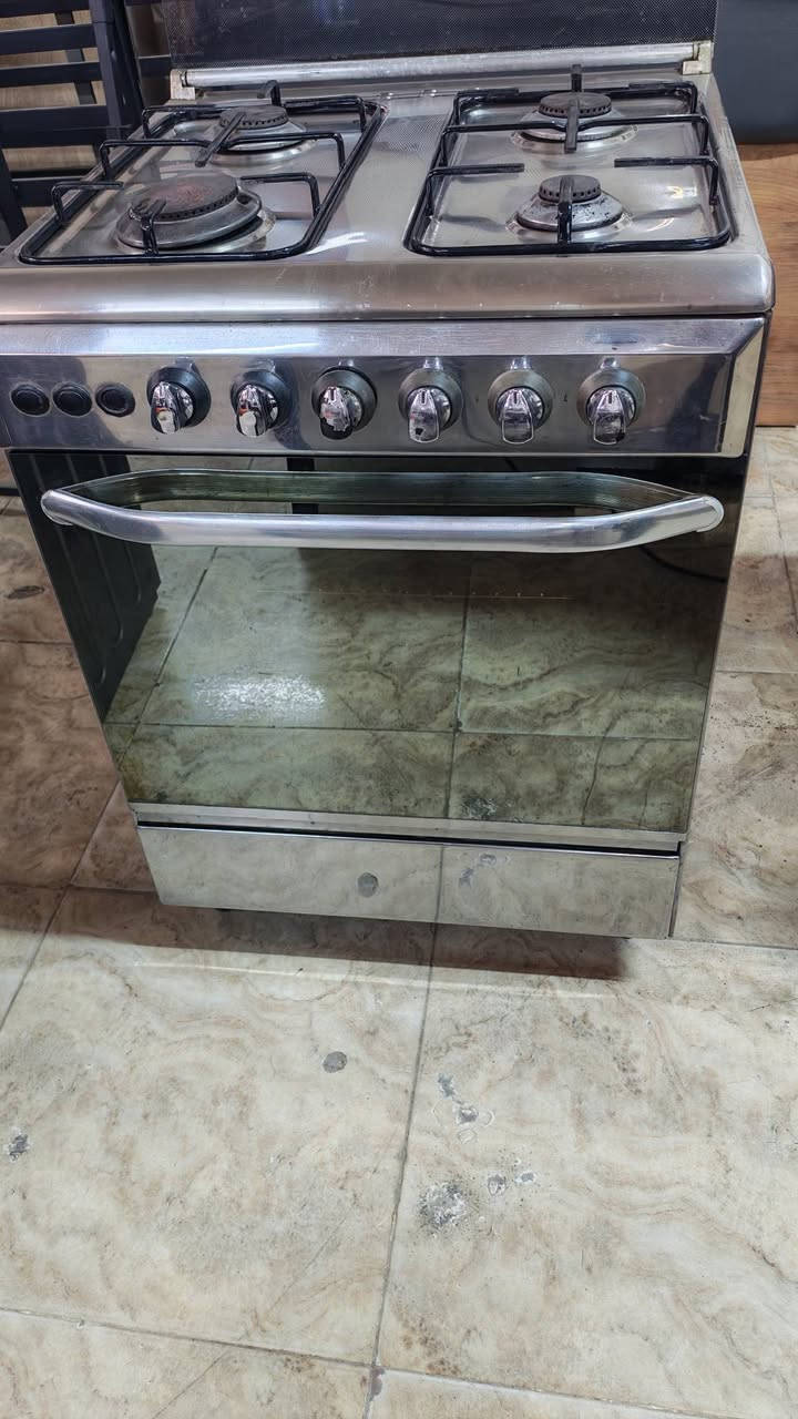 طباخ و غسالة البيع بسعر مناسب ومستعجل على بيعتهم 
*********** وتساب
