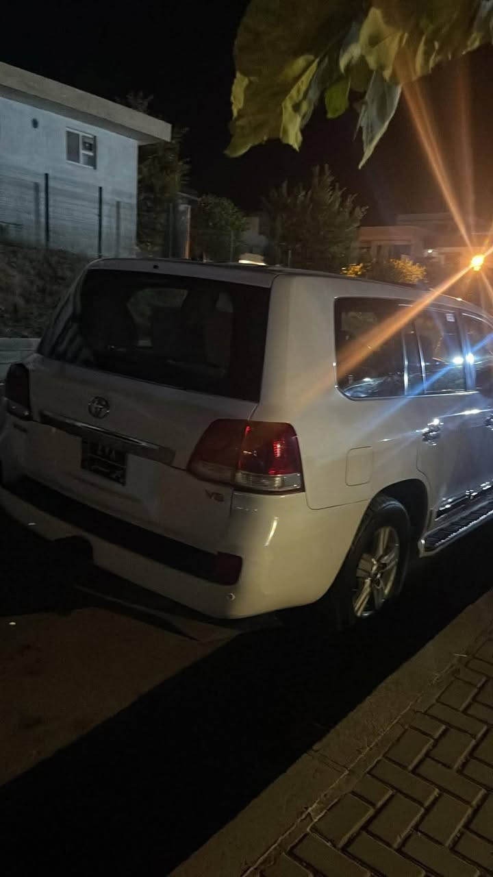 🚨🔥 لانکروزەر VXR بۆ فرۆشتن 🔥🚨

🚙 Toyota Land Cruiser 2009 VXR
✨ فول مۆصفات – مۆصفاتی Lexus
💎 شێوە و ڕووکاری زۆر جوان
🎨 تەنها ٣ پارچە بۆیاخ
🔓 کۆدی بۆکراوە
💪 ئۆتۆمبێلێکی بەهێز و جێگای متمانە

💰 نرخ: ١٧٨ گەڵا

📞 بۆ زانیاری و بینینی ئۆتۆمبێلەکە:
***********

🔥 ئەگەر لانکروزەرێکی VXR و فول مۆصفات دەگەڕێیت، ئەمە هەلی باشێکە!

#LandCruiser #VXR #Toyota #2009 #لانکروزر #بۆفرۆشتن #کوردستان #سلێمانی #ئازادی_هاوس كالار, السليمانية
