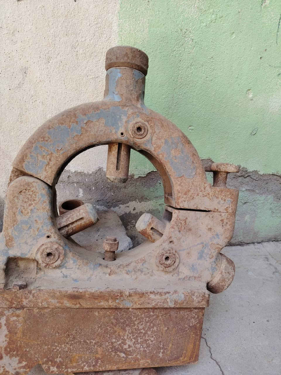 للبيع عينه ١٠ مستعمله مع ابراكيت براين مختلف الأحجام اتصال على الرقم ***********
